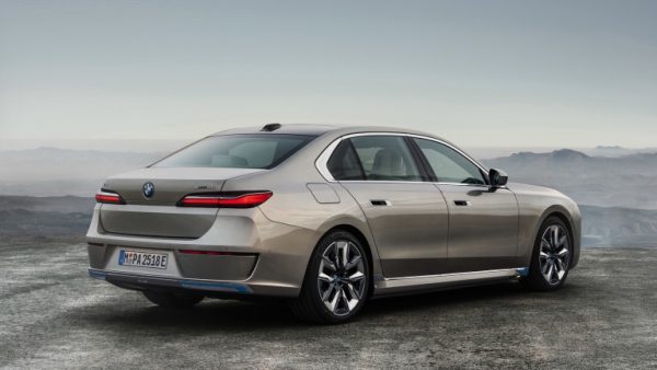 BMW i7