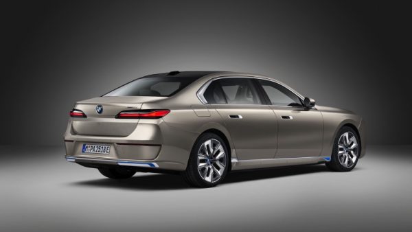 BMW i7