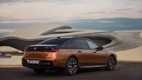 BMW i7