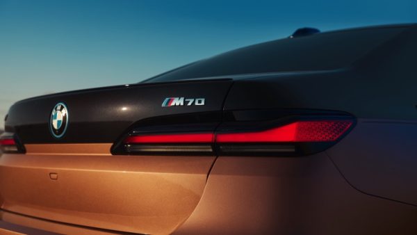 BMW i7