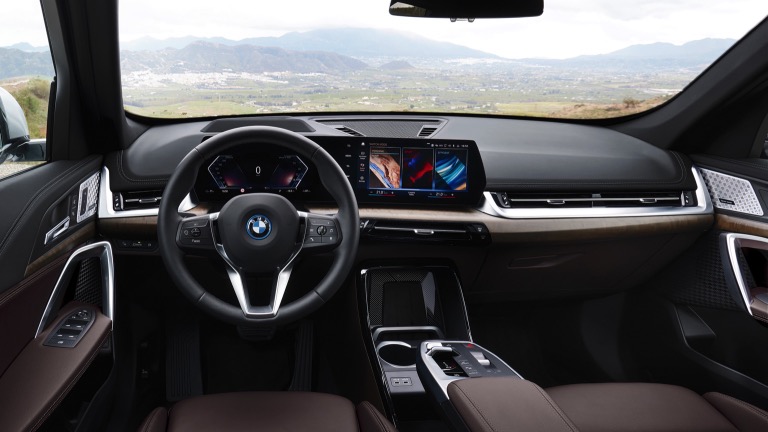 BMW_iX1_2022-25
