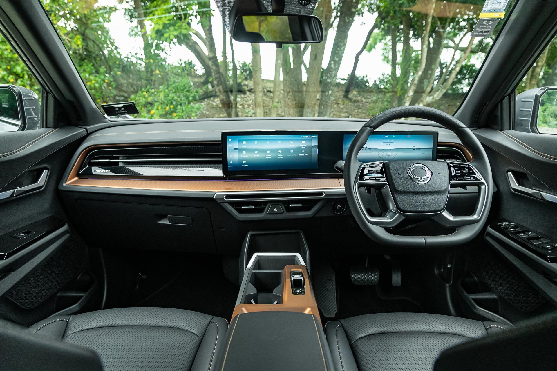 KGM-Torres-EVX-wide-interior